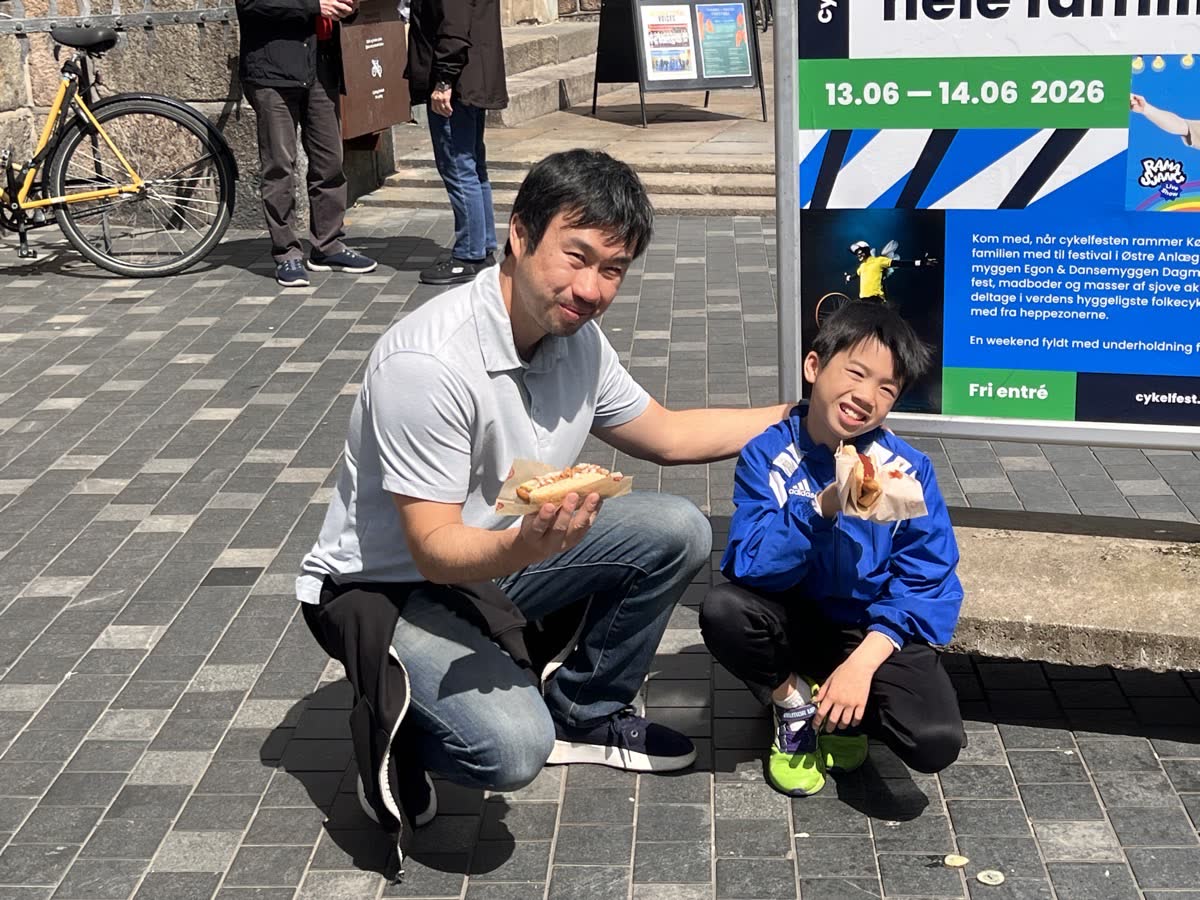 Family eating hot dogs in Copenhagen
